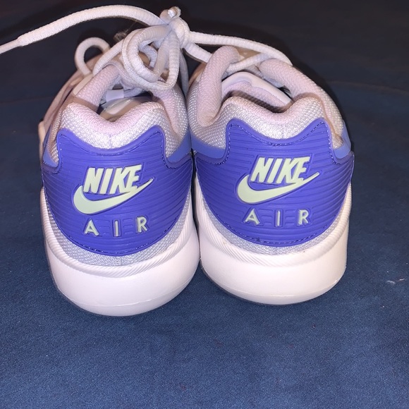 WMN’S Nike Ike to running shoe 🚨🆕🆕🚨 - Picture 2 of 5